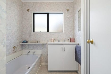 Photo of property in 69 Puriri Road, Pukekohe, 2120