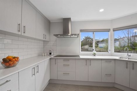 Photo of property in 7 Uruhau Close, Torbay, Auckland, 0630