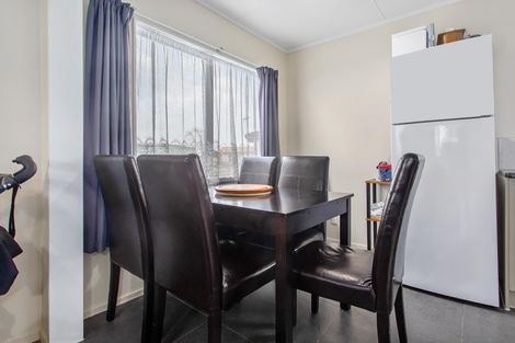 Photo of property in 96 Maplesden Drive, Clendon Park, Auckland, 2103