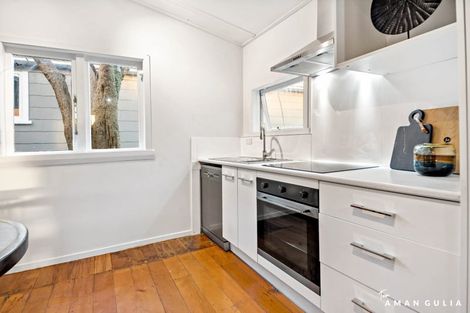 Photo of property in 129 Sunnyside Road, Sunnyvale, Auckland, 0612