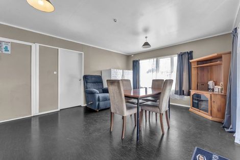 Photo of property in 1 Hill Crescent, Papakura, 2110