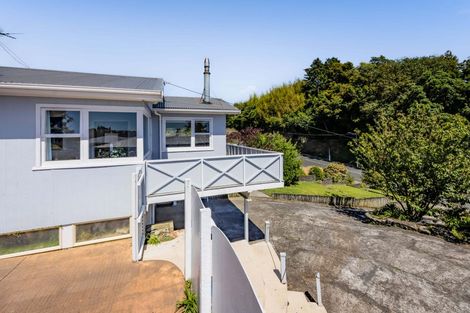 Photo of property in 37 Awanui Street, Merrilands, New Plymouth, 4312