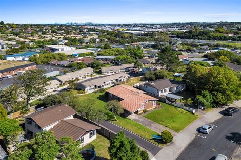 Photo of property in 12 Cockayne Crescent, Sunnynook, Auckland, 0620