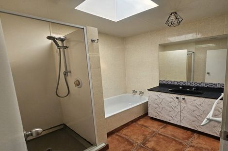 Photo of property in 30 Memorial Drive, Parahaki, Whangarei, 0112