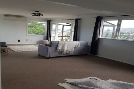 Photo of property in 48 Brooker Grove, Newlands, Wellington, 6037