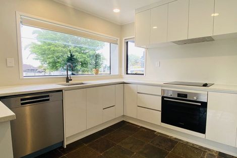 Photo of property in 7 Rene Place, Sunnyhills, Auckland, 2010