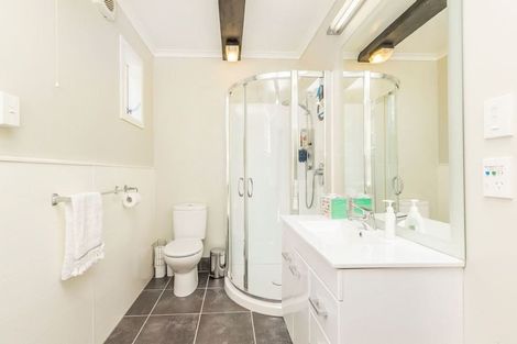 Photo of property in 5 Newnham Court, Tawa, Wellington, 5028