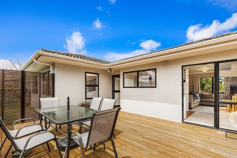 Photo of property in 2 Laura Street, Kelston, Auckland, 0602