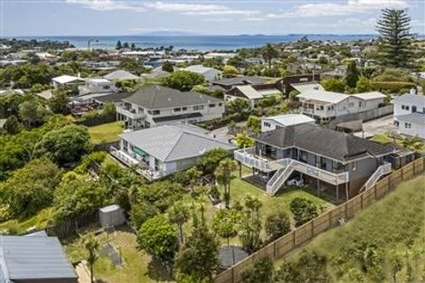 Photo of property in 2/7 Arran Road, Browns Bay, Auckland, 0630