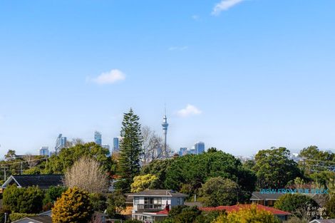 Photo of property in 207 Don Buck Road, Massey, Auckland, 0614