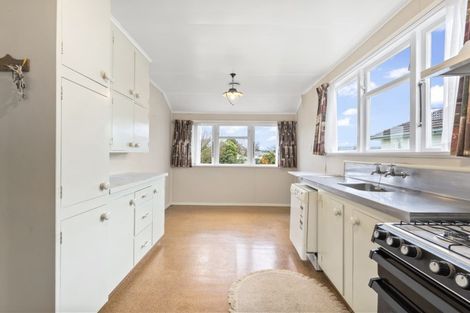 Photo of property in 27 Ashford Avenue, Hokowhitu, Palmerston North, 4410