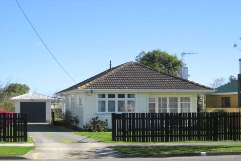 Photo of property in 71 Queenwood Road, Levin, 5510