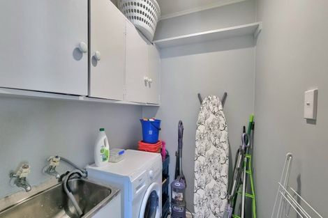 Photo of property in 176 Gossamer Drive, Pakuranga Heights, Auckland, 2010