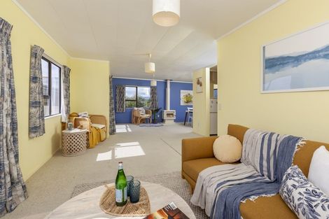 Photo of property in 36 Field Way, Waikanae Beach, Waikanae, 5036