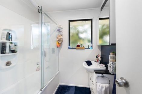 Photo of property in 25a Clairville Crescent, Wai O Taiki Bay, Auckland, 1072