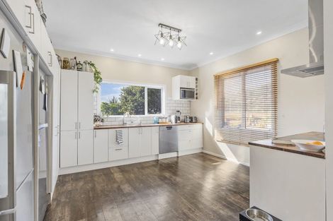 Photo of property in 1 Williams Terrace, Fitzherbert, Palmerston North, 4410