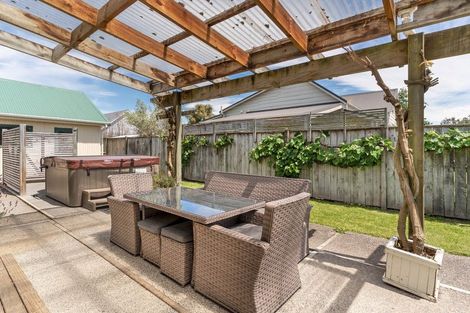 Photo of property in 98 Jellicoe Street, Martinborough, 5711
