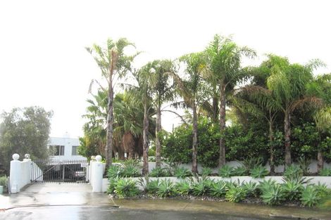 Photo of property in 13 Pleasant Place, Mellons Bay, Auckland, 2014