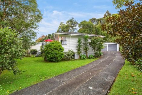 Photo of property in 8 Staincross Street, Green Bay, Auckland, 0604