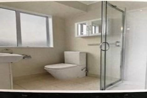 Photo of property in 10 Heversham Place, Glendene, Auckland, 0602