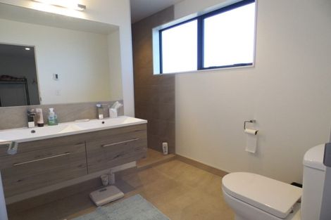 Photo of property in 27 Carder Court, Hobsonville, Auckland, 0618