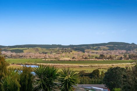 Photo of property in 2 Kaipara Crescent, Helensville, 0800