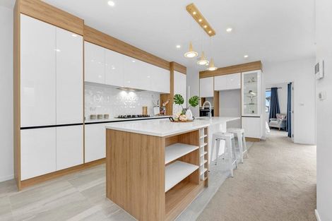 Photo of property in 28 Bushfield Drive, Flat Bush, Auckland, 2019