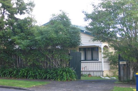 Photo of property in 2/189a Titirangi Road, Titirangi, Auckland, 0604