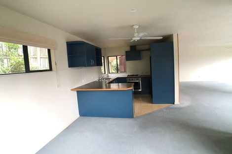 Photo of property in 12 Springwater Vale, Unsworth Heights, Auckland, 0632
