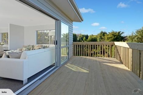 Photo of property in 557c Glenfield Road, Glenfield, Auckland, 0629