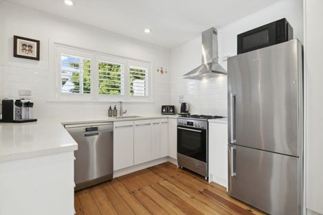 Photo of property in 1/123 Queen Street, Northcote Point, Auckland, 0627