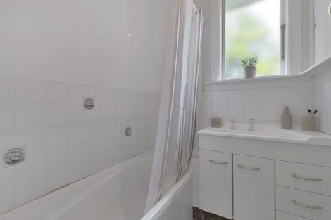 Photo of property in 92 Dyers Pass Road, Cashmere, Christchurch, 8022