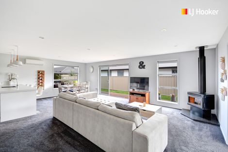 Photo of property in 8 Roblyn Place, Mosgiel, 9024