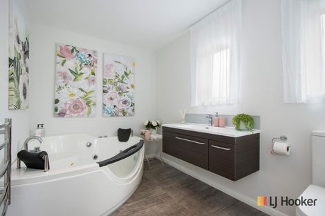 Photo of property in 35 Waione Avenue, Athenree, Waihi Beach, 3177