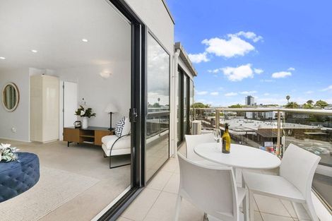 Photo of property in Mon Desir Apartments, 5/175h Hurstmere Road, Takapuna, Auckland, 0622