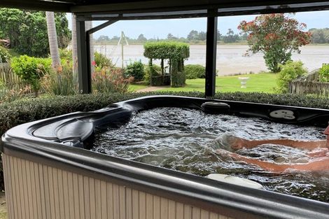 Photo of property in 28 Roretana Drive, Athenree, Katikati, 3177