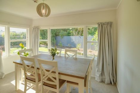 Photo of property in 9 Albert Street, Clive, 4102