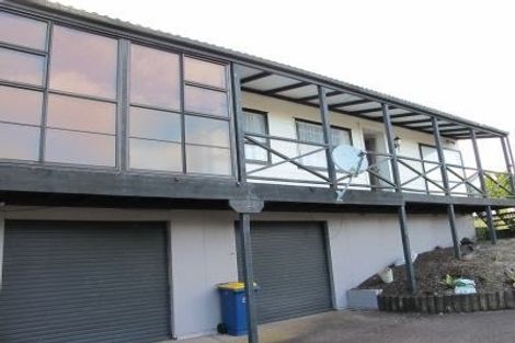 Photo of property in 17 Meadowood Drive, Unsworth Heights, Auckland, 0632