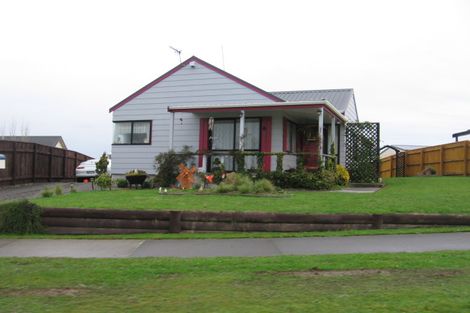 Photo of property in 7 Lydia Place, Kelvin Grove, Palmerston North, 4414