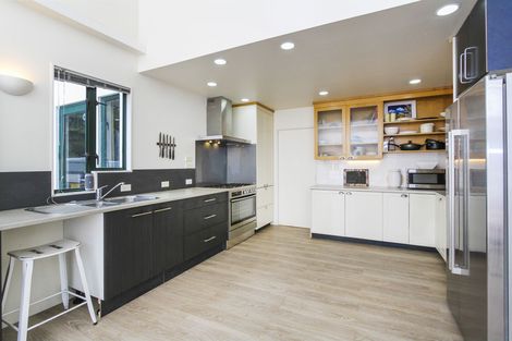 Photo of property in 533 South Titirangi Road, Titirangi, Auckland, 0604