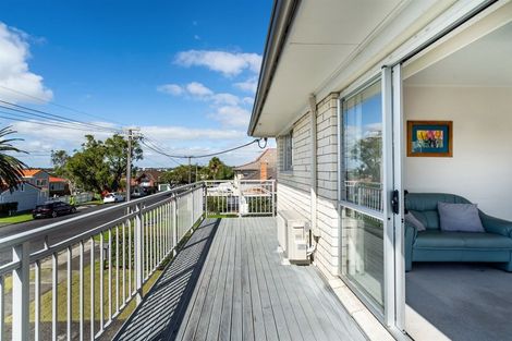 Photo of property in 1/3 Argyle Terrace, Milford, Auckland, 0620