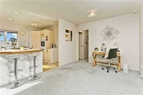 Photo of property in 2 Owl Court, Unsworth Heights, Auckland, 0632