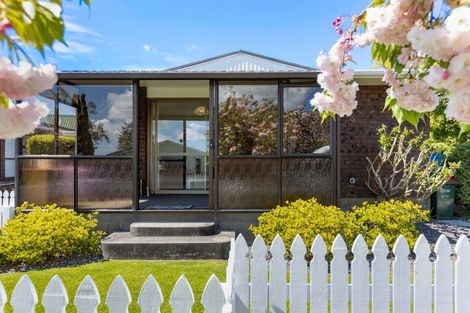 Photo of property in 1a Hunter Place, Merrilands, New Plymouth, 4312