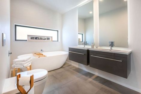 Photo of property in 129 Woodman Drive, Tawa, Wellington, 5028