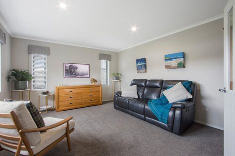 Photo of property in 7 Vantage Place, Omokoroa, 3114