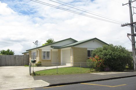 Photo of property in 2 Edinburgh Avenue, Rosehill, Papakura, 2113
