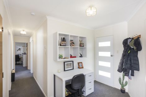 Photo of property in 17 Abraham Crescent, Milson, Palmerston North, 4414