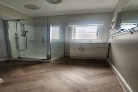 Photo of property in 2/14 Great South Road, Manurewa, Auckland, 2102