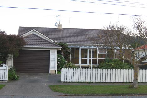 Photo of property in 42 Molesworth Street, Taita, Lower Hutt, 5011
