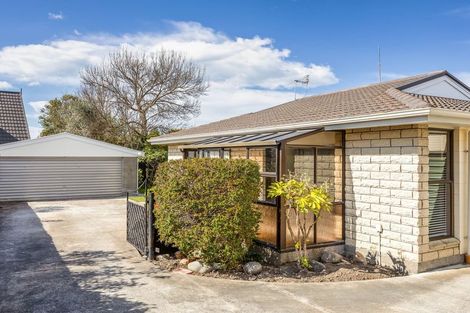 Photo of property in 2/204 Grimseys Road, Redwood, Christchurch, 8051